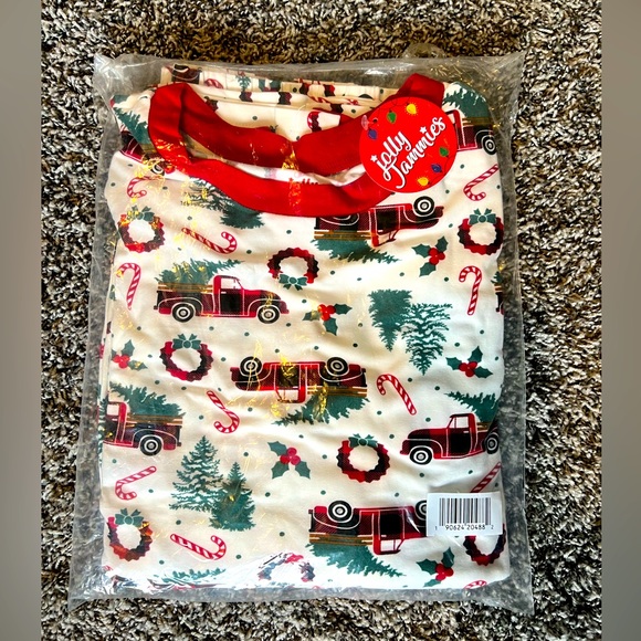 Holiday women’s pajamas - Picture 1 of 4
